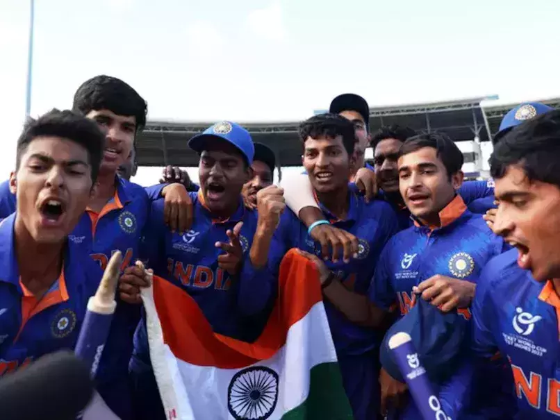 അഞ്ചാം ലോകകപ്പ് കിരീടവുമായി ഇന്ത്യന് അണ്ടര് 19 ടീം അഞ്ചാം ലോകകപ്പ് കിരീടവുമായി ഇന്ത്യന് അണ്ടര് 19 ടീം