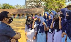 ക്ലാസ് മുറിയിലെ ഹിജാബ് നിരോധനം മൗലികാവകാശ ലംഘനമല്ലെന്ന്: സ്‌കൂളുകളിലെ ഹിജാബ് നിരോധനം ശരിവച്ച് കര്‍ണാടക സര്‍ക്കാര്‍