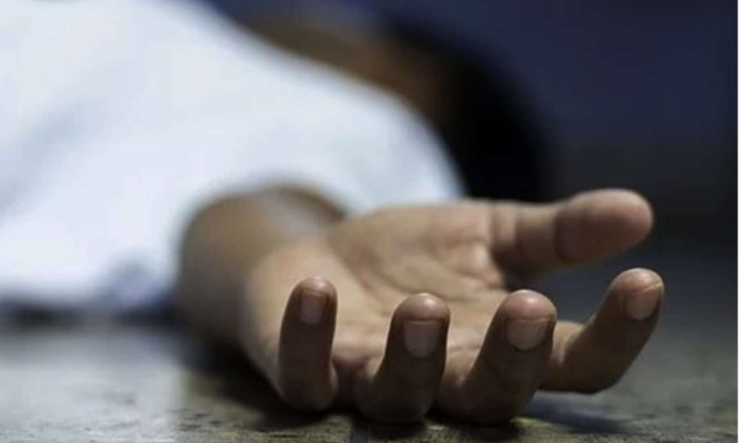 വൈക്കത്ത് മാലിന്യം നിറഞ്ഞ തോട്ടില് മധ്യവയസ്കനെ മരിച്ച നിലയില് കണ്ടെത്തി വൈക്കത്ത് മാലിന്യം നിറഞ്ഞ തോട്ടില് മധ്യവയസ്കനെ മരിച്ച നിലയില് കണ്ടെത്തി