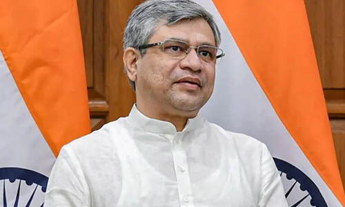 സില്വര് ലൈന് പദ്ധതി ഭാവിയില് കേരളത്തിലെ റെയില്വേ വികസനത്തെ ബാധിക്കും: കേന്ദ്ര റെയില്വേ മന്ത്രി സില്വര് ലൈന് പദ്ധതി ഭാവിയില് കേരളത്തിലെ റെയില്വേ വികസനത്തെ ബാധിക്കും: കേന്ദ്ര റെയില്വേ മന്ത്രി