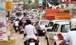 അങ്ങാടിപ്പുറത്തെ ഗതാഗതക്കുരുക്കഴിക്കാന്‍ പുതിയ ഗതാഗത പരിഷ്‌ക്കരണം;വയ്യാവേലിയെന്നും ആക്ഷേപം