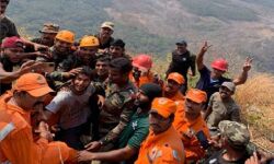 രക്ഷാദൗത്യം വിജയം; പാറയിടുക്കില്‍ കുടുങ്ങിയ ബാബുവിനെ സൈന്യം രക്ഷപ്പെടുത്തി