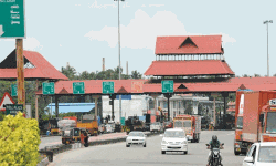 പാലിയേക്കര ടോള്‍ പ്ലാസയില്‍ തദ്ദേശിയര്‍ക്ക് ഏര്‍പ്പെടുത്തിയ പാസ് നിയന്ത്രണം ഒഴിവാക്കി