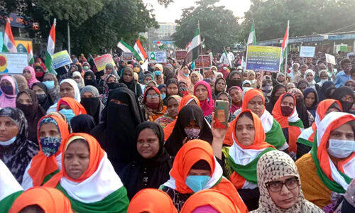 ഹിജാബ് നിരോധനം; ഹൈക്കോടതിയില്‍ വാദം തുടരുന്നു; മാധ്യമങ്ങള്‍ ഉത്തരവാദിത്തത്തോടെ പ്രവര്‍ത്തിക്കണമെന്ന് ഹൈക്കോടതി