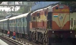 കോഴിക്കോട്-ഷൊര്ണൂര് പാസഞ്ചര് ട്രെയിനുകള് സര്വീസ് നിര്ത്തിയിട്ട് വര്ഷങ്ങള്; ഇടപെടാതെ സ്ഥലം എംപിമാര് കോഴിക്കോട്-ഷൊര്ണൂര് പാസഞ്ചര് ട്രെയിനുകള് സര്വീസ് നിര്ത്തിയിട്ട് വര്ഷങ്ങള്; ഇടപെടാതെ സ്ഥലം എംപിമാര്