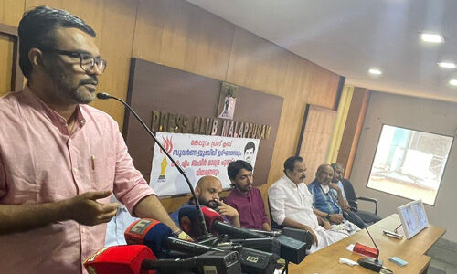 മലപ്പുറം പ്രസ് ക്ലബ്ബ് സുവര്ണ ജൂബിലി ആഘോഷങ്ങള് തുടങ്ങി; കെ എം ബഷീര് മാധ്യമ പുരസ്കാരം ജിമ്മി ഫിലിപ്പിനും സുനില് ബേബിക്കും മലപ്പുറം പ്രസ് ക്ലബ്ബ് സുവര്ണ ജൂബിലി ആഘോഷങ്ങള് തുടങ്ങി; കെ എം ബഷീര് മാധ്യമ പുരസ്കാരം ജിമ്മി ഫിലിപ്പിനും സുനില് ബേബിക്കും