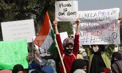 യൂനിഫോമിന് അനുയോജ്യമായി ഹിജാബ് ധരിക്കാൻ അനുവദിക്കണമെന്ന് ഹരജിക്കാര്‍