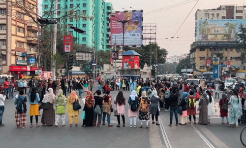 ഹിജാബ് സമരത്തിന് ഐക്യദാര്‍ഢ്യം; കൊല്‍കത്തയില്‍ റോഡ് ഉപരോധിച്ച് വനിതകള്‍ (വീഡിയോ)