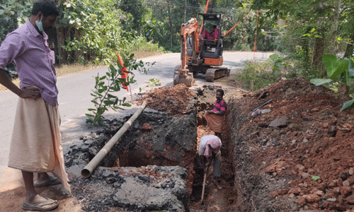 ടാറിംഗ് കഴിഞ്ഞ് രണ്ട് മാസത്തിനുള്ളില് റോഡ് പൊളിച്ച് വാട്ടര് അതോറിറ്റി ടാറിംഗ് കഴിഞ്ഞ് രണ്ട് മാസത്തിനുള്ളില് റോഡ് പൊളിച്ച് വാട്ടര് അതോറിറ്റി