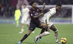 സീരി എ; എസി മിലാന് ഞെട്ടിക്കുന്ന സമനില; മൊറീനോയ്ക്ക് വീണ്ടും ചുവപ്പ്