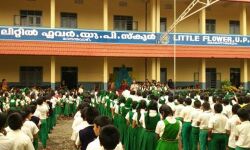 ഹിജാബിന്റെ പേരില് വിദ്യാര്ത്ഥിനിയെ സ്കൂളില് നിന്ന് പുറത്താക്കിയ പ്രധാന അധ്യാപികക്കെതിരെ നടപടിയെടുക്കണമെന്ന് ആള് ഇന്ത്യ ഇമാംസ് കൗണ്സില് ഹിജാബിന്റെ പേരില് വിദ്യാര്ത്ഥിനിയെ സ്കൂളില് നിന്ന് പുറത്താക്കിയ പ്രധാന അധ്യാപികക്കെതിരെ നടപടിയെടുക്കണമെന്ന് ആള് ഇന്ത്യ ഇമാംസ് കൗണ്സില്