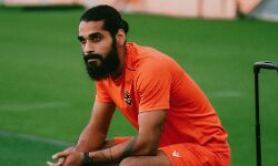 ജിങ്കന് ഇന്സ്റ്റഗ്രാം അക്കൗണ്ട് ഡിലീറ്റ് ചെയ്തു; താരത്തിന്റെ ടിഫോ കത്തിച്ച് ബ്ലാസ്റ്റേഴ്സ് ആരാധകര് ജിങ്കന് ഇന്സ്റ്റഗ്രാം അക്കൗണ്ട് ഡിലീറ്റ് ചെയ്തു; താരത്തിന്റെ ടിഫോ കത്തിച്ച് ബ്ലാസ്റ്റേഴ്സ് ആരാധകര്