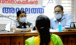 വനിതാ കമ്മീഷന് മെഗാ അദാലത്ത്: ആദ്യ ദിനം 15 പരാതികള് തീര്പ്പാക്കി വനിതാ കമ്മീഷന് മെഗാ അദാലത്ത്: ആദ്യ ദിനം 15 പരാതികള് തീര്പ്പാക്കി