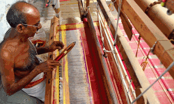 ഖാദിയുടെ ലേബലില് വ്യാജനെത്തുന്നു; പ്രശ്നം സര്ക്കാരിന്റെ ശ്രദ്ധയില്പ്പെടുത്തി: ഖാദി ബോര്ഡ് വൈസ് ചെയര്മാന് ഖാദിയുടെ ലേബലില് വ്യാജനെത്തുന്നു; പ്രശ്നം സര്ക്കാരിന്റെ ശ്രദ്ധയില്പ്പെടുത്തി: ഖാദി ബോര്ഡ് വൈസ് ചെയര്മാന്