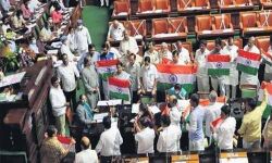 ചുവപ്പ് കോട്ടയില്‍ കാവിപ്പതാകയുയര്‍ത്തുമെന്ന് പ്രസംഗിച്ച മന്ത്രിയെ പുറത്താക്കുക; പ്രതിപക്ഷ പ്രതിഷേധത്തെത്തുടര്‍ന്ന് കര്‍ണാടക നിയമസഭ നിര്‍ത്തിവച്ചു