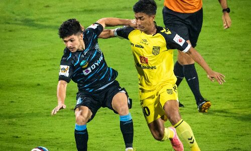 ഐഎസ്എല്‍; കേരളാ ബ്ലാസ്റ്റേഴ്‌സിന് തോല്‍വി; സെമി തുലാസില്‍; വന്‍ ലീഡുമായി ഹൈദരാബാദ്