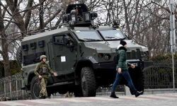 വ്യോമപാത അടച്ചു; യുക്രൈനില്‍ കുടുങ്ങിയവരെ നാട്ടിലെത്തിക്കാന്‍ ഇന്ത്യന്‍ വിദേശകാര്യ വകുപ്പ് ഉദ്യോഗസ്ഥര്‍ യുക്രെയ്ന്‍ അതിര്‍ത്തിയിലേക്ക്