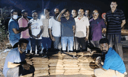 പാലക്കാട് വന് കഞ്ചാവ് വേട്ട; 170 കിലോ കഞ്ചാവ് പിടികൂടി; രണ്ട് പേര് പിടിയില് പാലക്കാട് വന് കഞ്ചാവ് വേട്ട; 170 കിലോ കഞ്ചാവ് പിടികൂടി; രണ്ട് പേര് പിടിയില്