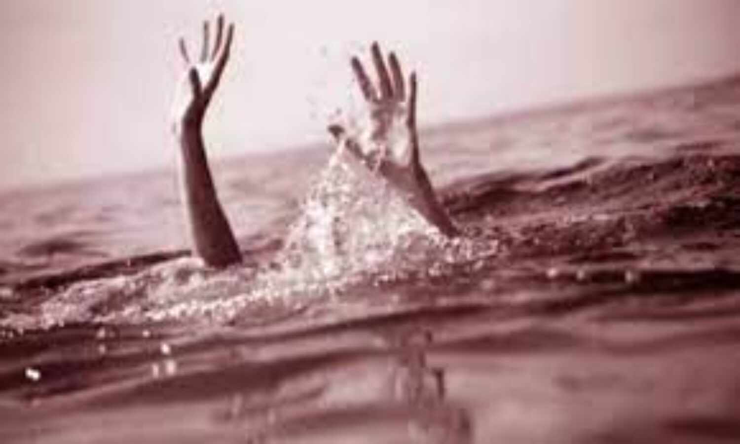 പാലക്കാട് നാലംഗ കുടുംബം പുഴയില് ചാടി ആത്മഹത്യ ചെയ്ത നിലയില് പാലക്കാട് നാലംഗ കുടുംബം പുഴയില് ചാടി ആത്മഹത്യ ചെയ്ത നിലയില്