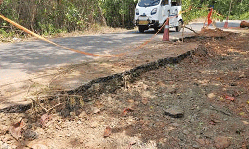 കുടിവെള്ള പൈപ്പ് മാറ്റാന് പൊളിച്ച റോഡ് അറ്റകുറ്റപ്പണി നടത്തിയില്ല കുടിവെള്ള പൈപ്പ് മാറ്റാന് പൊളിച്ച റോഡ് അറ്റകുറ്റപ്പണി നടത്തിയില്ല