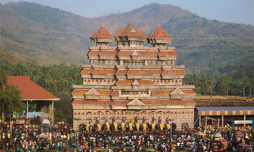 ഉത്രാളിക്കാവ് പൂരത്തിന് ഓരോ ദേശത്തിനും ഏഴ് ആനകളെ വീതം എഴുന്നള്ളിപ്പിന് ഉപയോഗിക്കാന്‍ അനുമതി