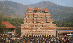 ഉത്രാളിക്കാവ് പൂരത്തിന് ഓരോ ദേശത്തിനും ഏഴ് ആനകളെ വീതം എഴുന്നള്ളിപ്പിന് ഉപയോഗിക്കാന് അനുമതി ഉത്രാളിക്കാവ് പൂരത്തിന് ഓരോ ദേശത്തിനും ഏഴ് ആനകളെ വീതം എഴുന്നള്ളിപ്പിന് ഉപയോഗിക്കാന് അനുമതി