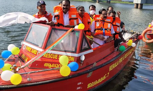 പെരിയാറില് പ്രളയത്തെ നേരിടാനും രക്ഷാപ്രവര്ത്തനത്തിനും ഇനി ജലരക്ഷക് ബോട്ടുകള് പെരിയാറില് പ്രളയത്തെ നേരിടാനും രക്ഷാപ്രവര്ത്തനത്തിനും ഇനി ജലരക്ഷക് ബോട്ടുകള്