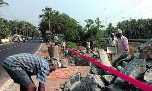 വട്ടത്താണി റെയില്വേ മതിലിനെതിരേ പ്രതിഷേധം: ആക്ഷന് കമ്മറ്റി രൂപീകരിച്ചു വട്ടത്താണി റെയില്വേ മതിലിനെതിരേ പ്രതിഷേധം: ആക്ഷന് കമ്മറ്റി രൂപീകരിച്ചു