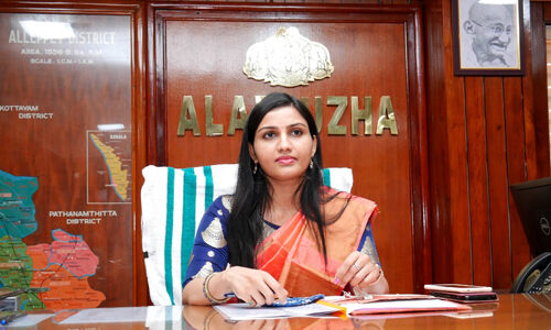 ആലപ്പുഴ ജില്ലാ കലക്ടറായി ഡോ. രേണു രാജ് ചുമതലയേറ്റു ആലപ്പുഴ ജില്ലാ കലക്ടറായി ഡോ. രേണു രാജ് ചുമതലയേറ്റു