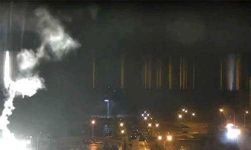 റഷ്യന് ആക്രമണം; യുക്രെയ്ന് ആണവ നിലയത്തിലെ തീയണച്ചു റഷ്യന് ആക്രമണം; യുക്രെയ്ന് ആണവ നിലയത്തിലെ തീയണച്ചു