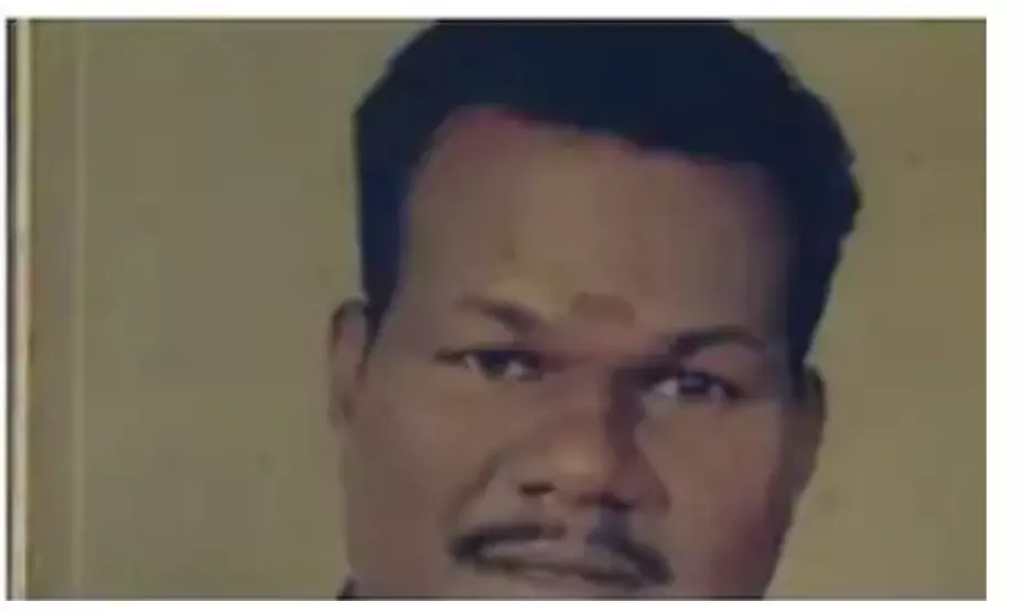 വായ്പ തിരിച്ചടക്കാന് ആവശ്യപ്പെട്ട് ബാങ്ക് നോട്ടീസ്; തൃശ്ശൂരില് ഗൃഹനാഥന് ആത്മഹത്യ ചെയ്തു വായ്പ തിരിച്ചടക്കാന് ആവശ്യപ്പെട്ട് ബാങ്ക് നോട്ടീസ്; തൃശ്ശൂരില് ഗൃഹനാഥന് ആത്മഹത്യ ചെയ്തു