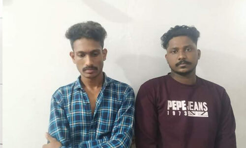 മാരക മയക്കുമരുന്നുമായി കണ്ണൂരില് യുവാക്കള് പിടിയില് മാരക മയക്കുമരുന്നുമായി കണ്ണൂരില് യുവാക്കള് പിടിയില്