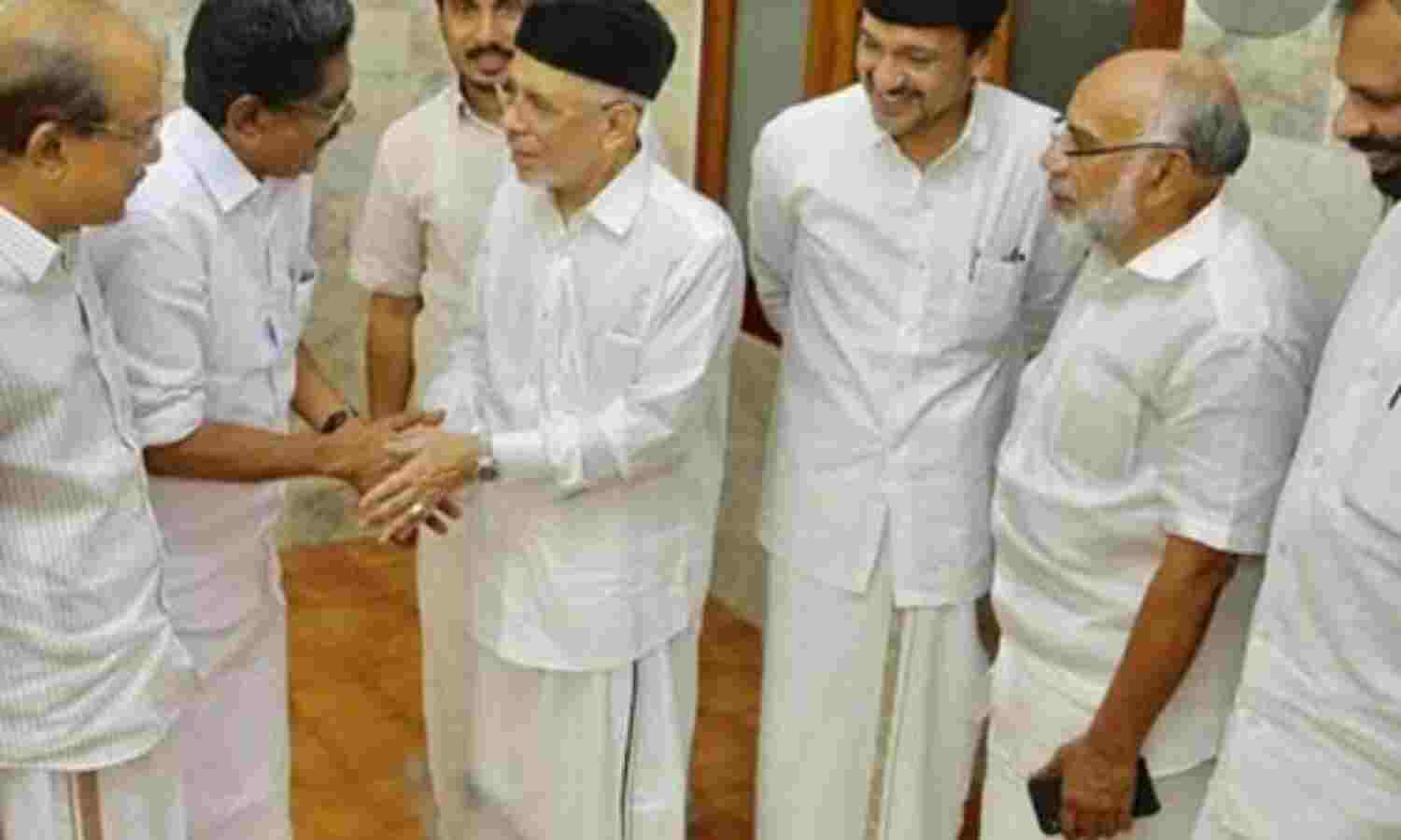 ഹൈദരലി ശിഹാബ് തങ്ങളുടെ നിര്യാണം; മതേതര കേരളത്തിന് തീരാനഷ്ടമെന്ന് മുല്ലപ്പള്ളി രാമചന്ദ്രന് ഹൈദരലി ശിഹാബ് തങ്ങളുടെ നിര്യാണം; മതേതര കേരളത്തിന് തീരാനഷ്ടമെന്ന് മുല്ലപ്പള്ളി രാമചന്ദ്രന്