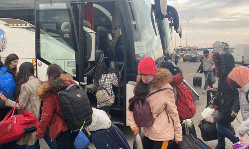 യുക്രെയ്നില് നിന്നും 13000 ഇന്ത്യന് പൗരന്മാര് ഇന്ത്യയിലേക്ക് തിരിച്ചെത്തി യുക്രെയ്നില് നിന്നും 13000 ഇന്ത്യന് പൗരന്മാര് ഇന്ത്യയിലേക്ക് തിരിച്ചെത്തി