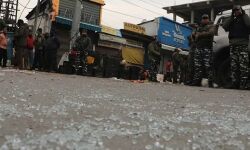 ശ്രീനഗറില് ഗ്രനേഡ് ആക്രമണം; ഒരു മരണം, നിരവധി പേര്ക്ക് പരിക്ക് ശ്രീനഗറില് ഗ്രനേഡ് ആക്രമണം; ഒരു മരണം, നിരവധി പേര്ക്ക് പരിക്ക്