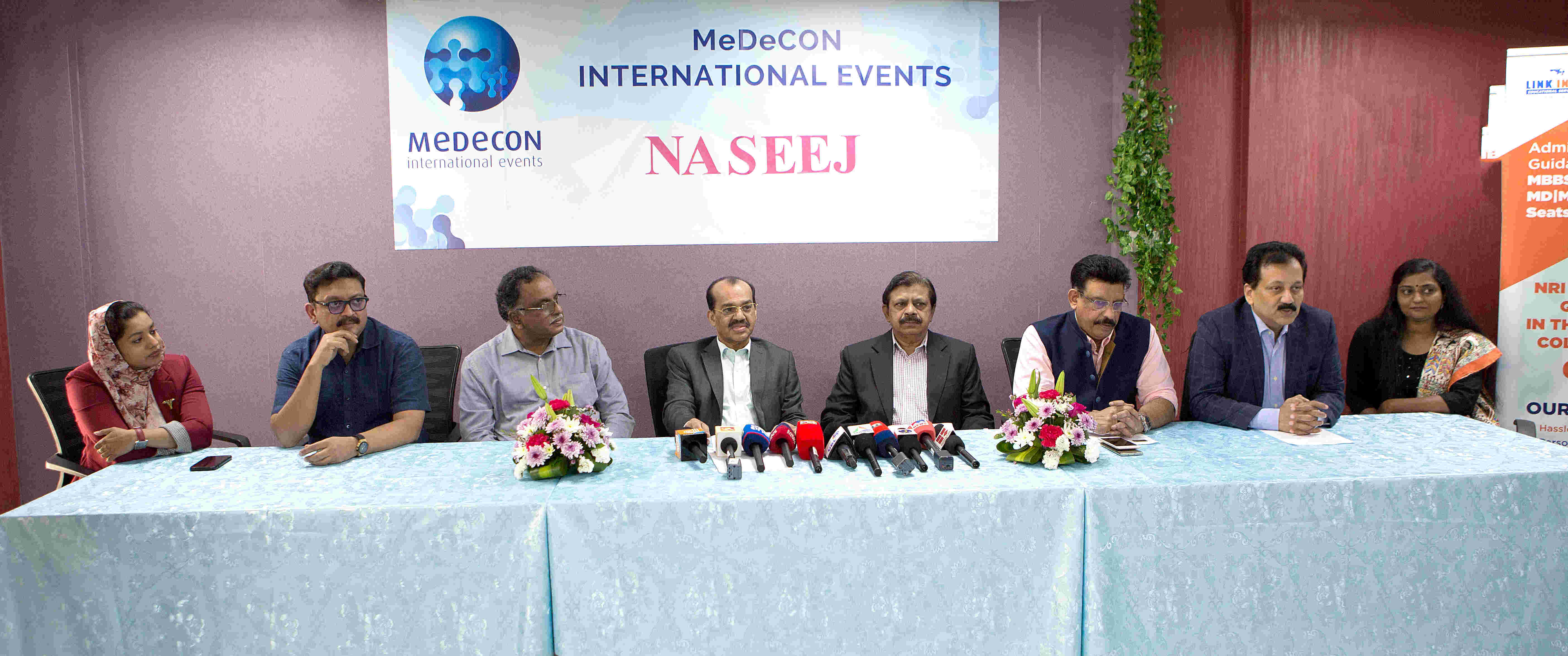 യുഎഇയിൽ 50 മലയാളി വനിതാ ഡോക്ടർമാർ ഇന്തോ–അറബ് ഫ്യൂഷൻ നൃത്തം ഒരുക്കുന്നു യുഎഇയിൽ 50 മലയാളി വനിതാ ഡോക്ടർമാർ ഇന്തോ–അറബ് ഫ്യൂഷൻ നൃത്തം ഒരുക്കുന്നു