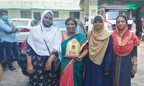 കടയ്ക്കല്: ഡോക്ടര് ആശ ജെ ബാബുവിന് വിമന് ഇന്ത്യ മൂവ്മെന്റിന്റെ സ്നേഹാദരവ് കടയ്ക്കല്: ഡോക്ടര് ആശ ജെ ബാബുവിന് വിമന് ഇന്ത്യ മൂവ്മെന്റിന്റെ സ്നേഹാദരവ്