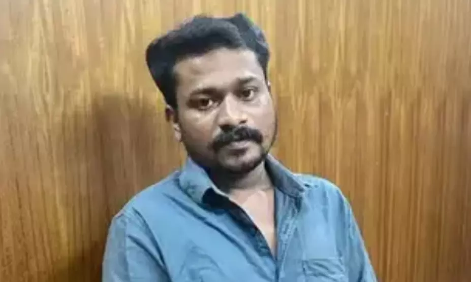 യുവതിക്ക് നേരെ ആസിഡ് ആക്രമണം; മുന് ഭര്ത്താവ് പോലിസ് പിടിയില് യുവതിക്ക് നേരെ ആസിഡ് ആക്രമണം; മുന് ഭര്ത്താവ് പോലിസ് പിടിയില്