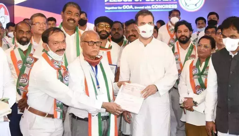 ഗോവയില് മുന്കരുതലുമായി കോണ്ഗ്രസ്; സ്ഥാനാര്ഥികളെ ഹോട്ടലിലേക്ക് മാറ്റും ഗോവയില് മുന്കരുതലുമായി കോണ്ഗ്രസ്; സ്ഥാനാര്ഥികളെ ഹോട്ടലിലേക്ക് മാറ്റും