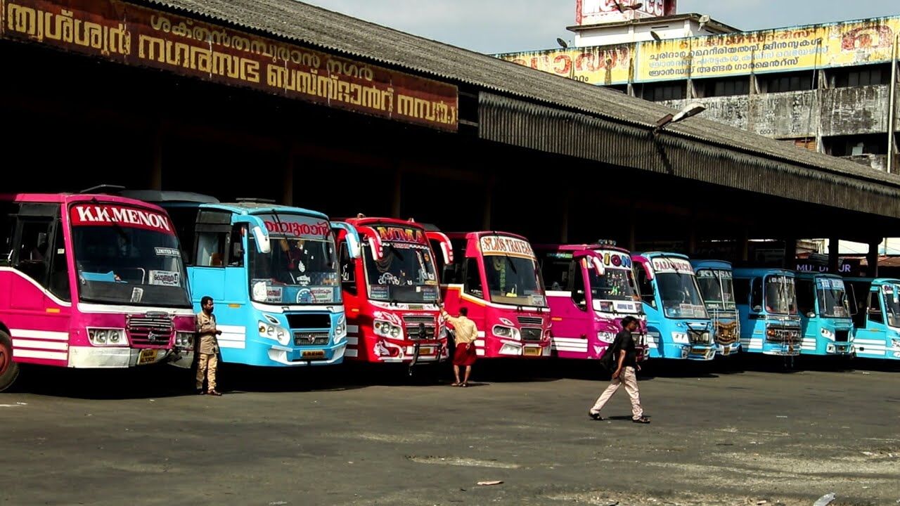 സ്കൂൾ വിദ്യാർഥിയെ ബസിൽ നിന്ന് ഇറക്കി വിട്ടതായി പരാതി; സ്വകാര്യ ബസ് കണ്ടക്ടറിൽ നിന്ന് പിഴ ഈടാക്കുമെന്ന് മോട്ടോർ വാഹന വകുപ്പ് സ്കൂൾ വിദ്യാർഥിയെ ബസിൽ നിന്ന് ഇറക്കി വിട്ടതായി പരാതി; സ്വകാര്യ ബസ് കണ്ടക്ടറിൽ നിന്ന് പിഴ ഈടാക്കുമെന്ന് മോട്ടോർ വാഹന വകുപ്പ്