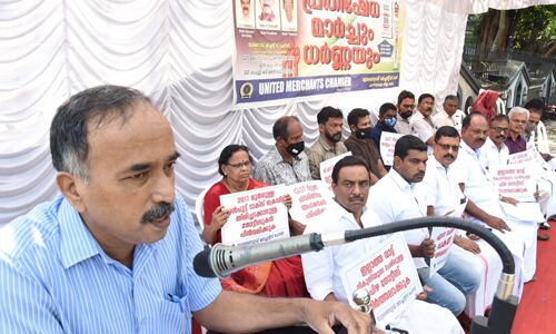 വ്യാപാരികള്‍ ജിഎസ്ടി കമ്മീഷണര്‍ ഓഫീസിലേക്ക് മാര്‍ച്ച് നടത്തി