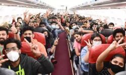 സുമിയില്നിന്ന് 180 മലയാളികള് കൊച്ചിയിലെത്തി സുമിയില്നിന്ന് 180 മലയാളികള് കൊച്ചിയിലെത്തി