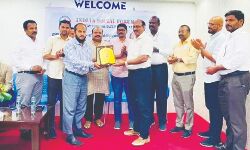 പ്രവാസ ജീവിതം അവസാനിപ്പിച്ച് നാട്ടിലേക്ക് മടങ്ങുന്ന ഫാറൂഖ് വവ്വാക്കാവിന് യാത്രയപ്പ്