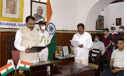 ഗോവയില്‍ 15 എംഎല്‍എമാര്‍ സത്യപ്രതിജ്ഞ ചെയ്തു: മുഖ്യമന്ത്രിയെ ഹോളിക്ക് ശേഷം പ്രഖ്യാപിക്കും