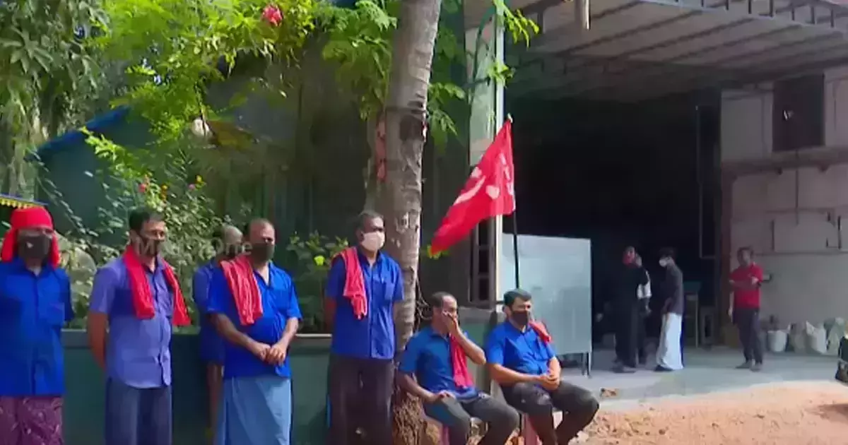 സിഐടിയു സമരം: കണ്ണൂരില് ഒരു സ്ഥാപനം കൂടി അടച്ചുപൂട്ടി സിഐടിയു സമരം: കണ്ണൂരില് ഒരു സ്ഥാപനം കൂടി അടച്ചുപൂട്ടി