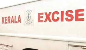 വാളയാറില്‍ വന്‍ കഞ്ചാവ് വേട്ട; ലോറിയില്‍ കടത്താന്‍ ശ്രമിച്ച 165 കിലോ കഞ്ചാവ് പിടികൂടി