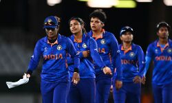 വനിതാ ലോകകപ്പ്; ഇന്ത്യക്ക് തോല്വി; ഓസ്ട്രേലിയ സെമി ഫൈനലില് വനിതാ ലോകകപ്പ്; ഇന്ത്യക്ക് തോല്വി; ഓസ്ട്രേലിയ സെമി ഫൈനലില്