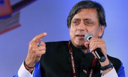 സിപിഎം പാര്‍ട്ടി കോണ്‍ഗ്രസില്‍ പങ്കെടുക്കാന്‍ ആരും വിലക്കിയിട്ടില്ല: ശശി തരൂര്‍