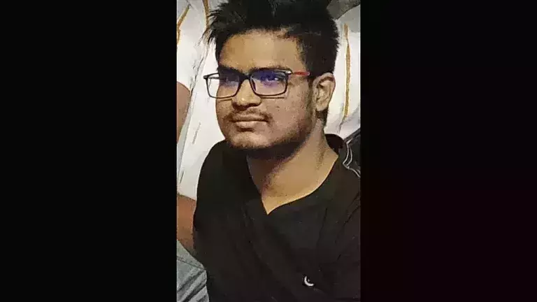 യുക്രെയ്നില് കൊല്ലപ്പെട്ട ഇന്ത്യന് വിദ്യാര്ഥിയുടെ മൃതദേഹം നാട്ടിലെത്തിച്ചു; മൃതദേഹം മെഡി.കോളജിന് വിട്ടുനല്കും യുക്രെയ്നില് കൊല്ലപ്പെട്ട ഇന്ത്യന് വിദ്യാര്ഥിയുടെ മൃതദേഹം നാട്ടിലെത്തിച്ചു; മൃതദേഹം മെഡി.കോളജിന് വിട്ടുനല്കും