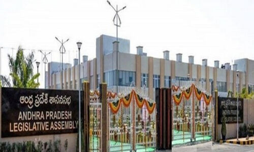 സഭാതലത്തിലിറങ്ങി പ്രതിഷേധം; ആന്ധ്ര നിയമസഭയില് നാല് തെലുങ്കുദേശം എംഎല്എമാര്ക്ക് സസ്പെന്ഷന് സഭാതലത്തിലിറങ്ങി പ്രതിഷേധം; ആന്ധ്ര നിയമസഭയില് നാല് തെലുങ്കുദേശം എംഎല്എമാര്ക്ക് സസ്പെന്ഷന്